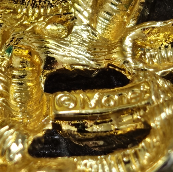 Monet Book Piece Vintage Gold Tone Textured Metal Knot Like Ear Clips – Signed - Picture 8 of 14